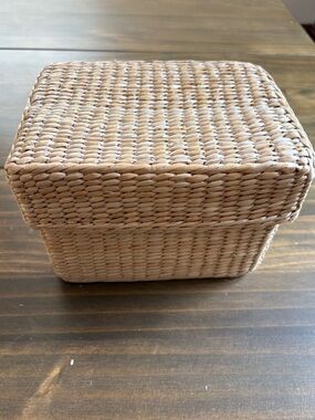 NWOT Natural Sea Grass Woven Storage Box With Lid